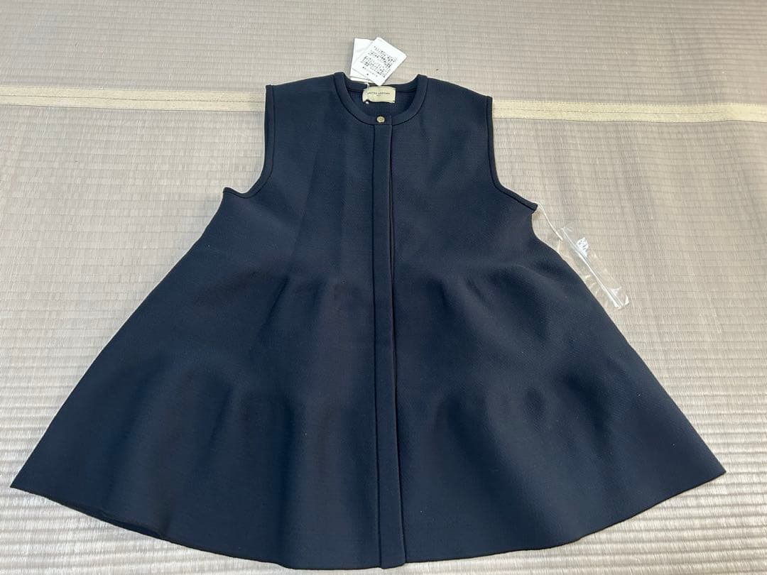 UNITED ARROWS リボンブローチニットベスト　ネイビー