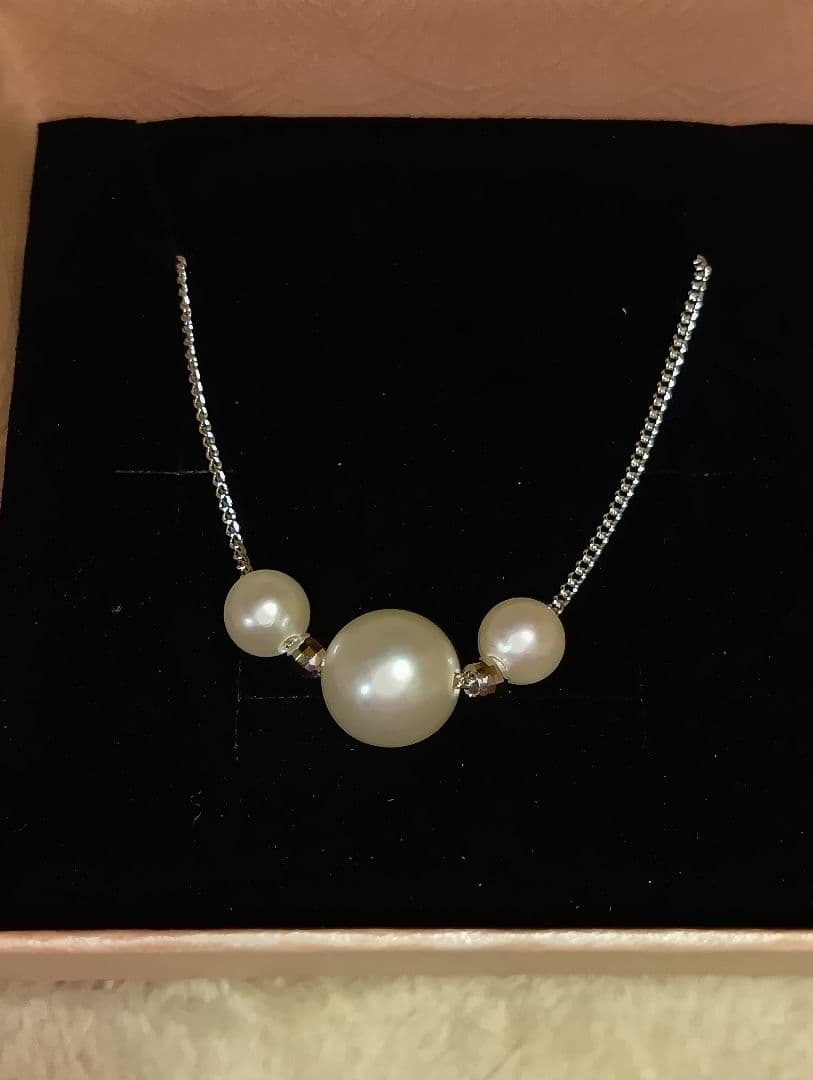 新品★小山真珠★最新デザインあこや本真珠3個付き/貫通パールペンダントネックレス