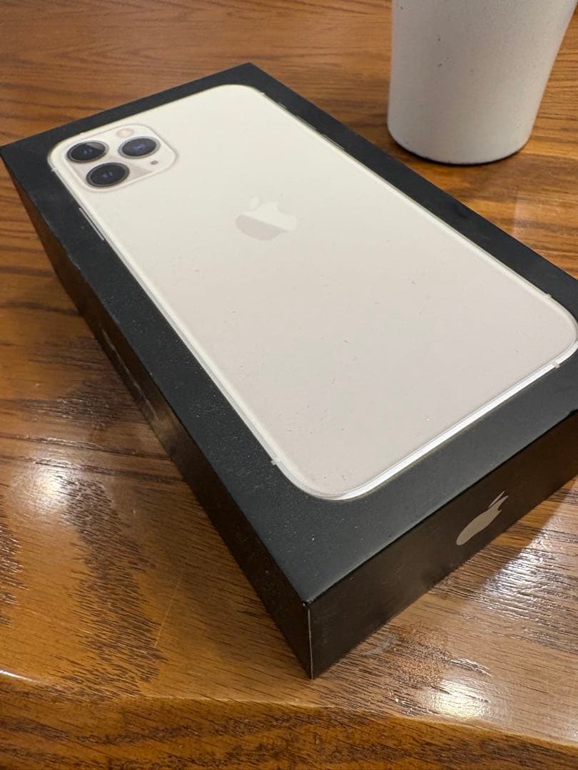 【美品中古】iPhone11pro ホワイト 256GB SIMフリー 箱付属品