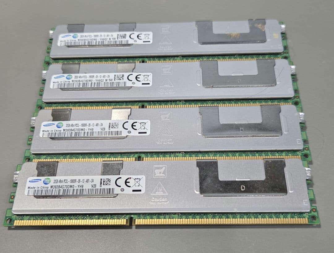 【ジャンク】Samsung 32GB DDR3 PC3L-10600R 4枚組