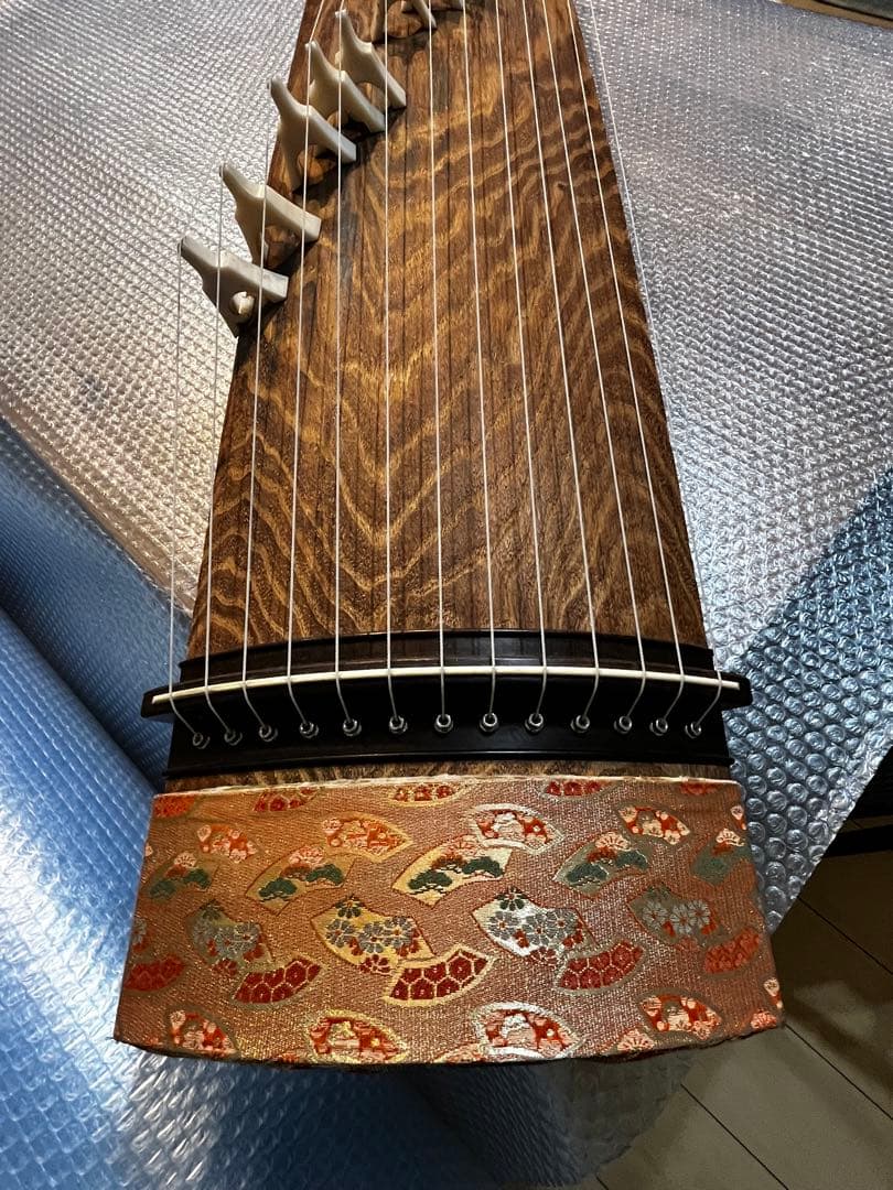 高級　琴　研水　綾杉彫り　くり甲　蒔絵　13弦