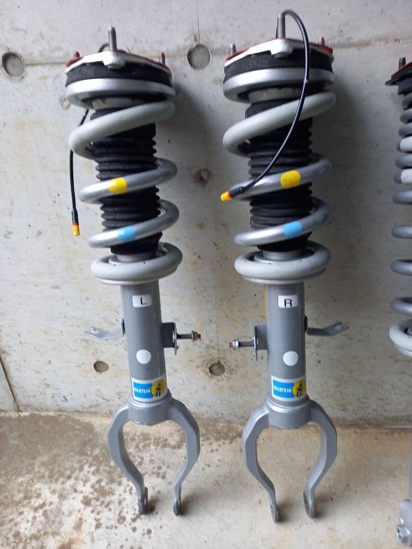 ニッサンGTR ニスモ 2017年式 　　　　新車外し 純正サスペンション