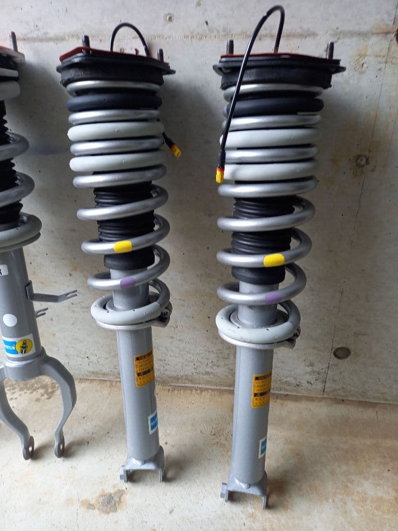 ニッサンGTR ニスモ 2017年式 　　　　新車外し 純正サスペンション