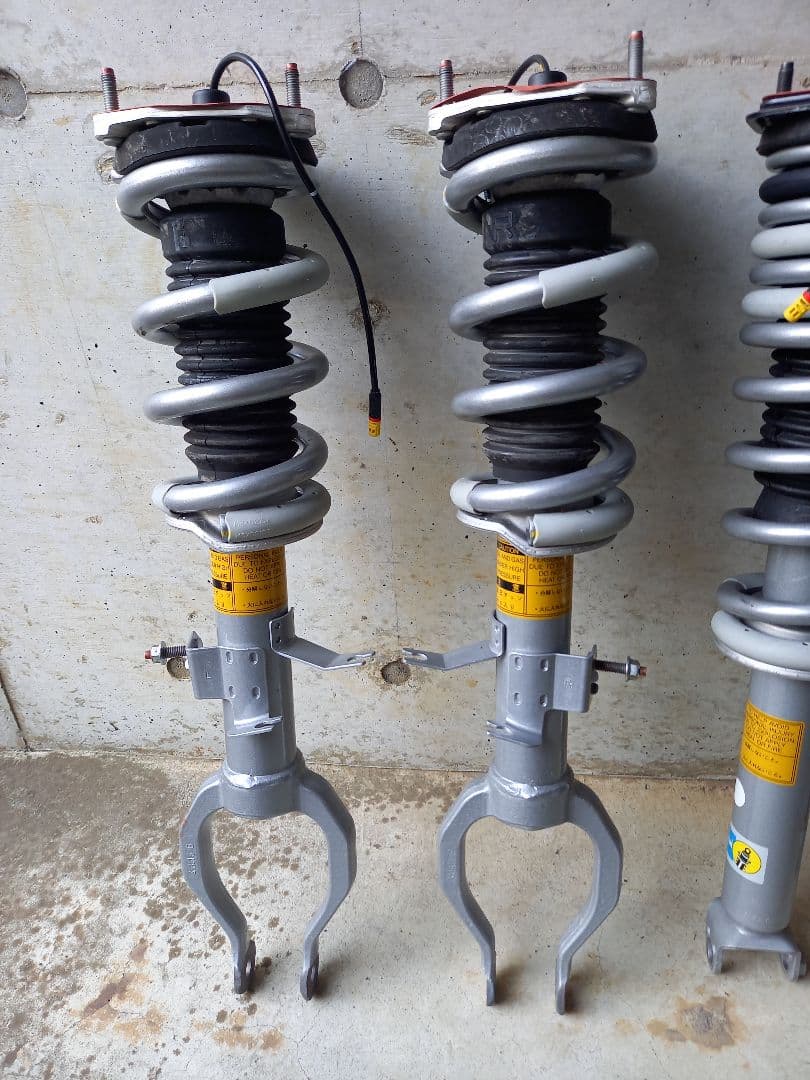 ニッサンGTR ニスモ 2017年式 　　　　新車外し 純正サスペンション