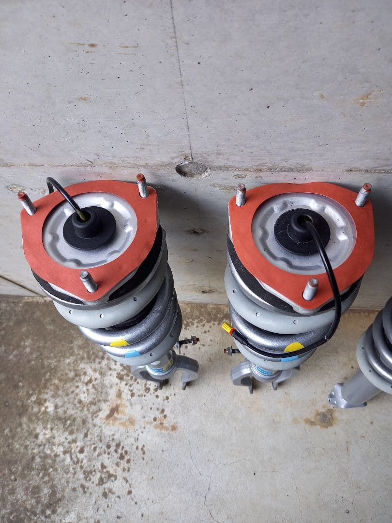 ニッサンGTR ニスモ 2017年式 　　　　新車外し 純正サスペンション