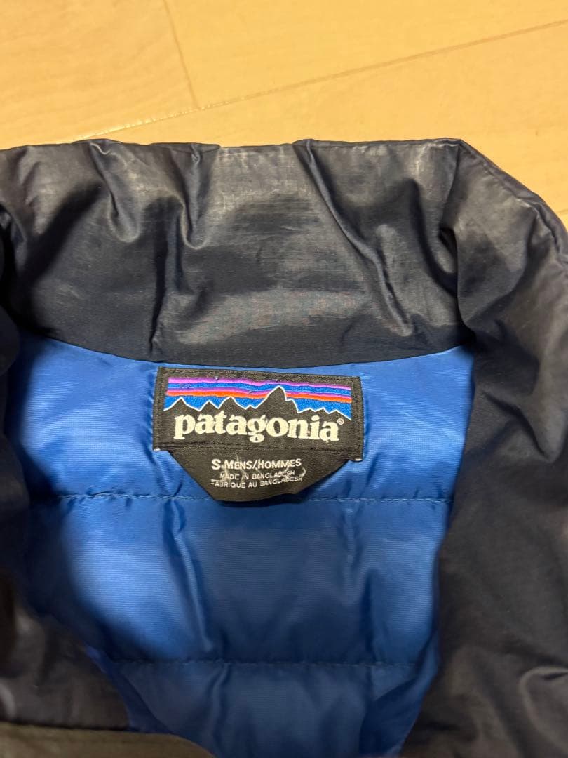 Patagonia ネイビー ダウンジャケット
