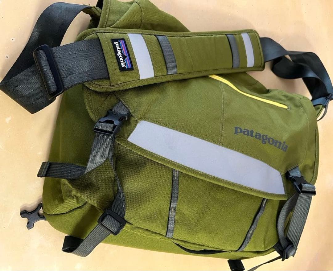 patagonia 超美品パタゴニアハーフ・マス メッセンジャーバッグ15L希少