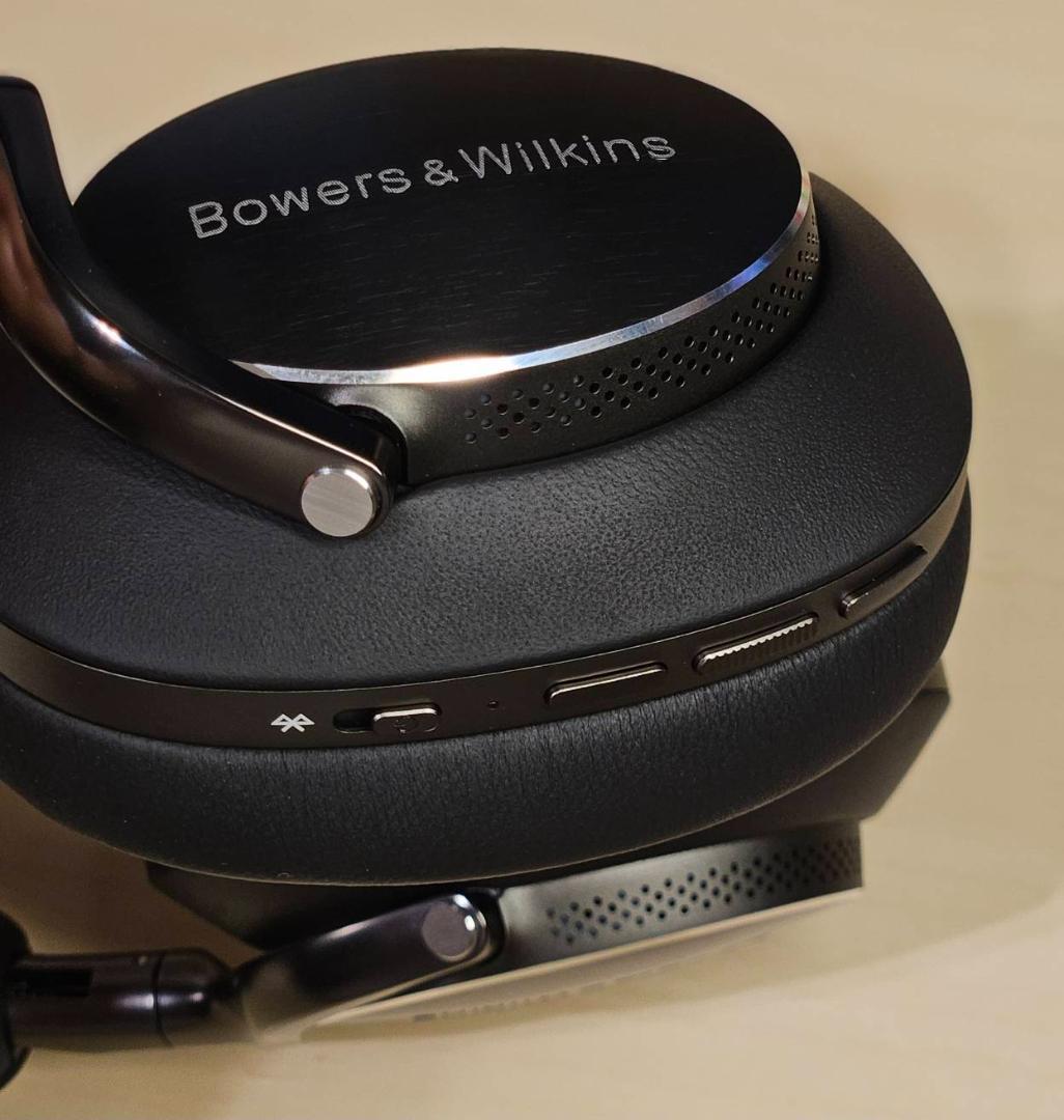 Bowers & Wilkins Px8 ワイヤレスヘッドホン