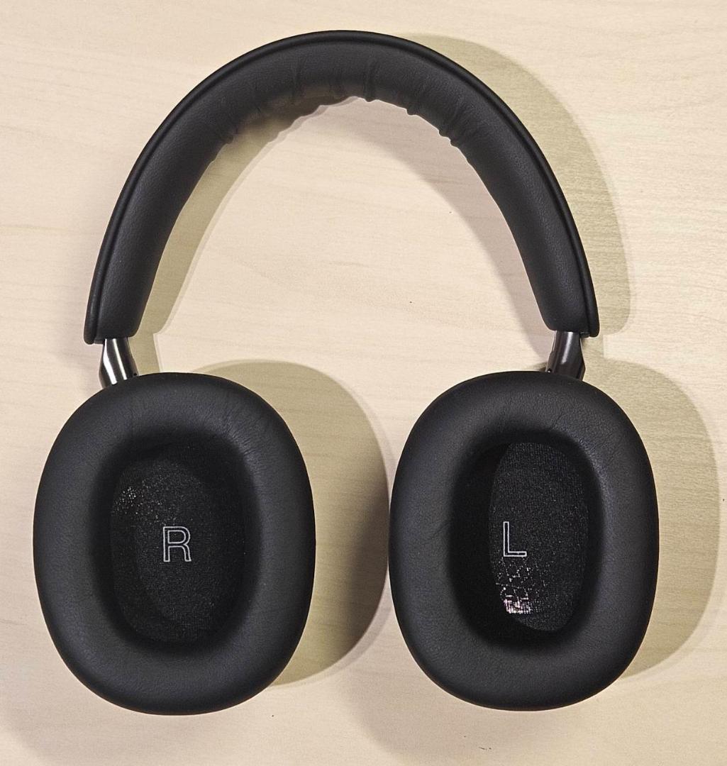 Bowers & Wilkins Px8 ワイヤレスヘッドホン