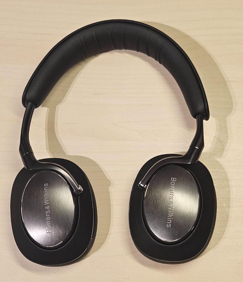 Bowers & Wilkins Px8 ワイヤレスヘッドホン