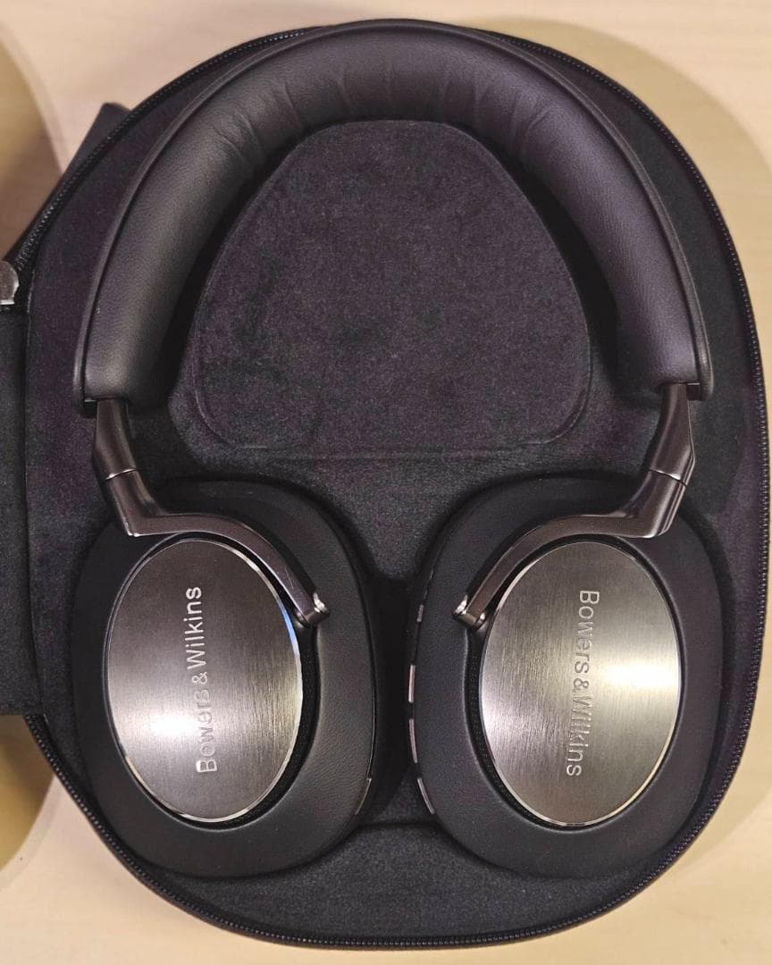 Bowers & Wilkins Px8 ワイヤレスヘッドホン