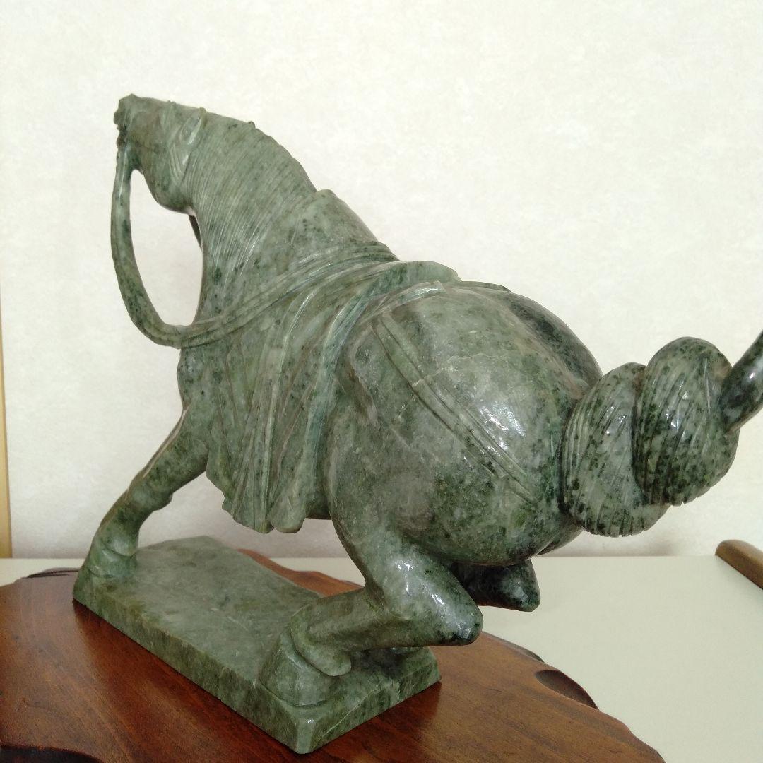 石の馬　置物　緑色石　令和8年の干支　台付き１個