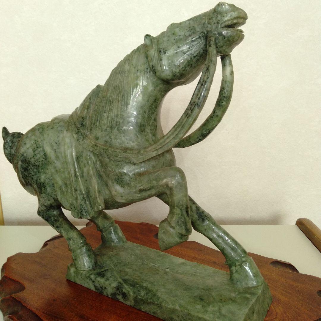 石の馬　置物　緑色石　令和8年の干支　台付き１個