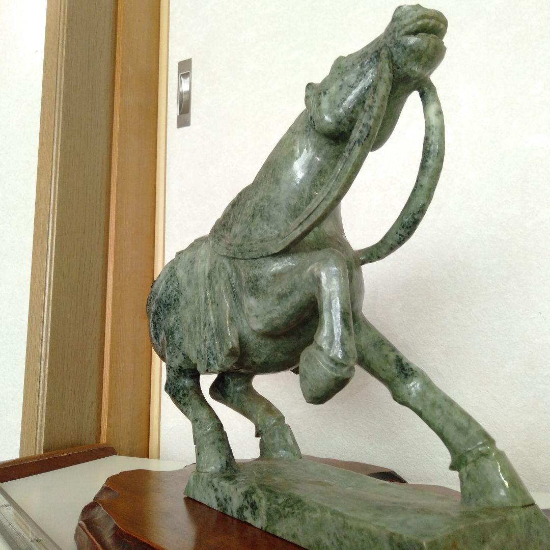 石の馬　置物　緑色石　令和8年の干支　台付き１個