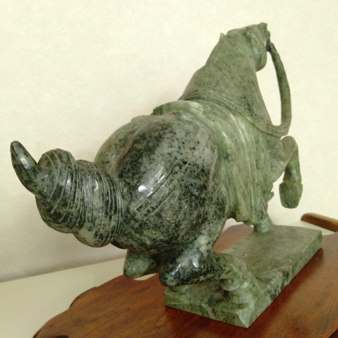 石の馬　置物　緑色石　令和8年の干支　台付き１個