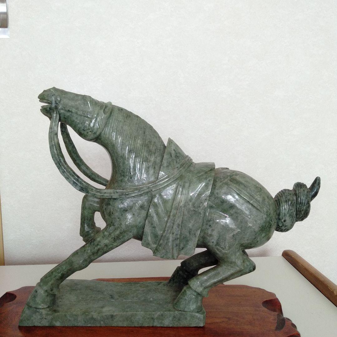 石の馬　置物　緑色石　令和8年の干支　台付き１個