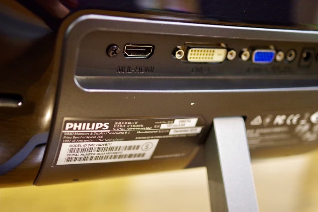 Phillips 246E（24インチ広角液晶ディスプレイ）