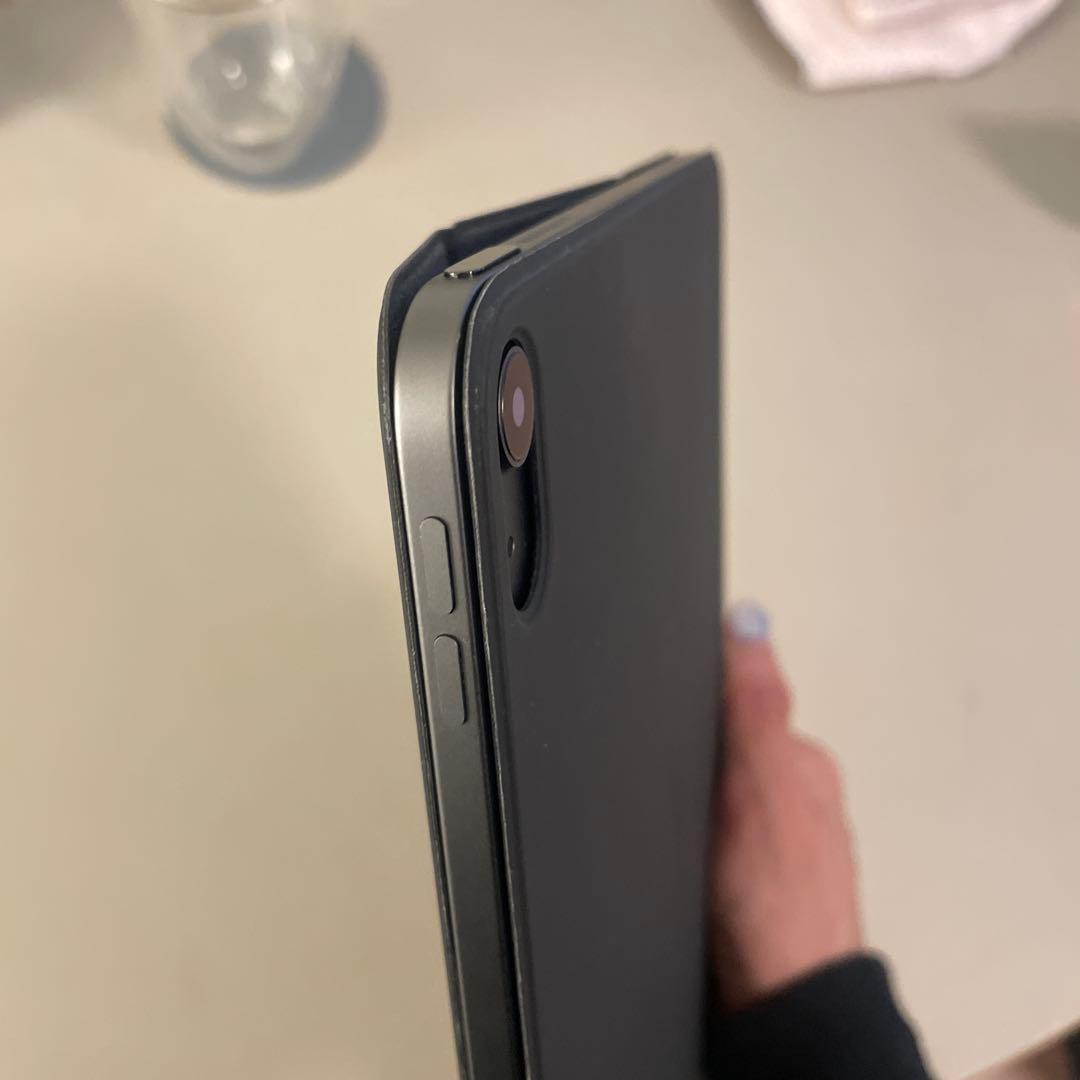 【美品】iPad Air4 256GB スペースグレー　充電100％　カバー付き