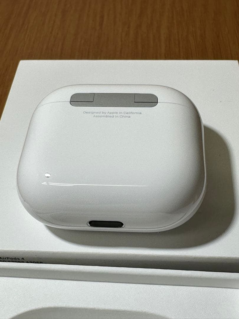 【極美品】 AirPods 4 ANC非搭載 MXP63J/A JQ4FC