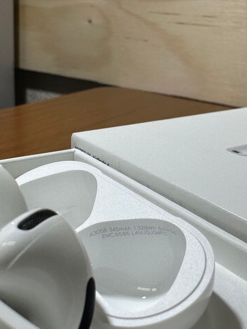 【極美品】 AirPods 4 ANC非搭載 MXP63J/A JQ4FC