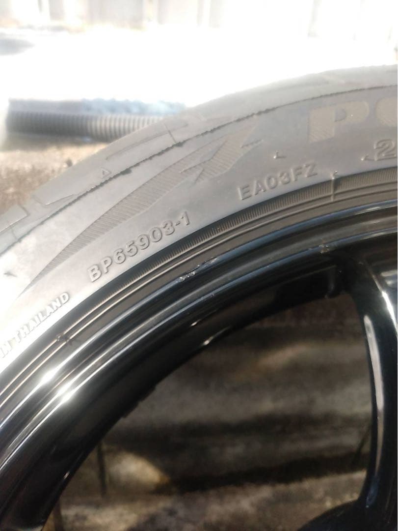 ADVAN Racing 18インチ 8.5J艶ブラックホイール4本セット