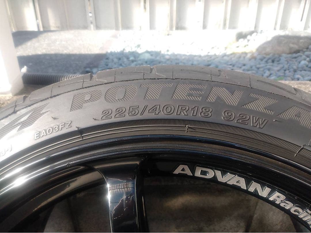ADVAN Racing 18インチ 8.5J艶ブラックホイール4本セット