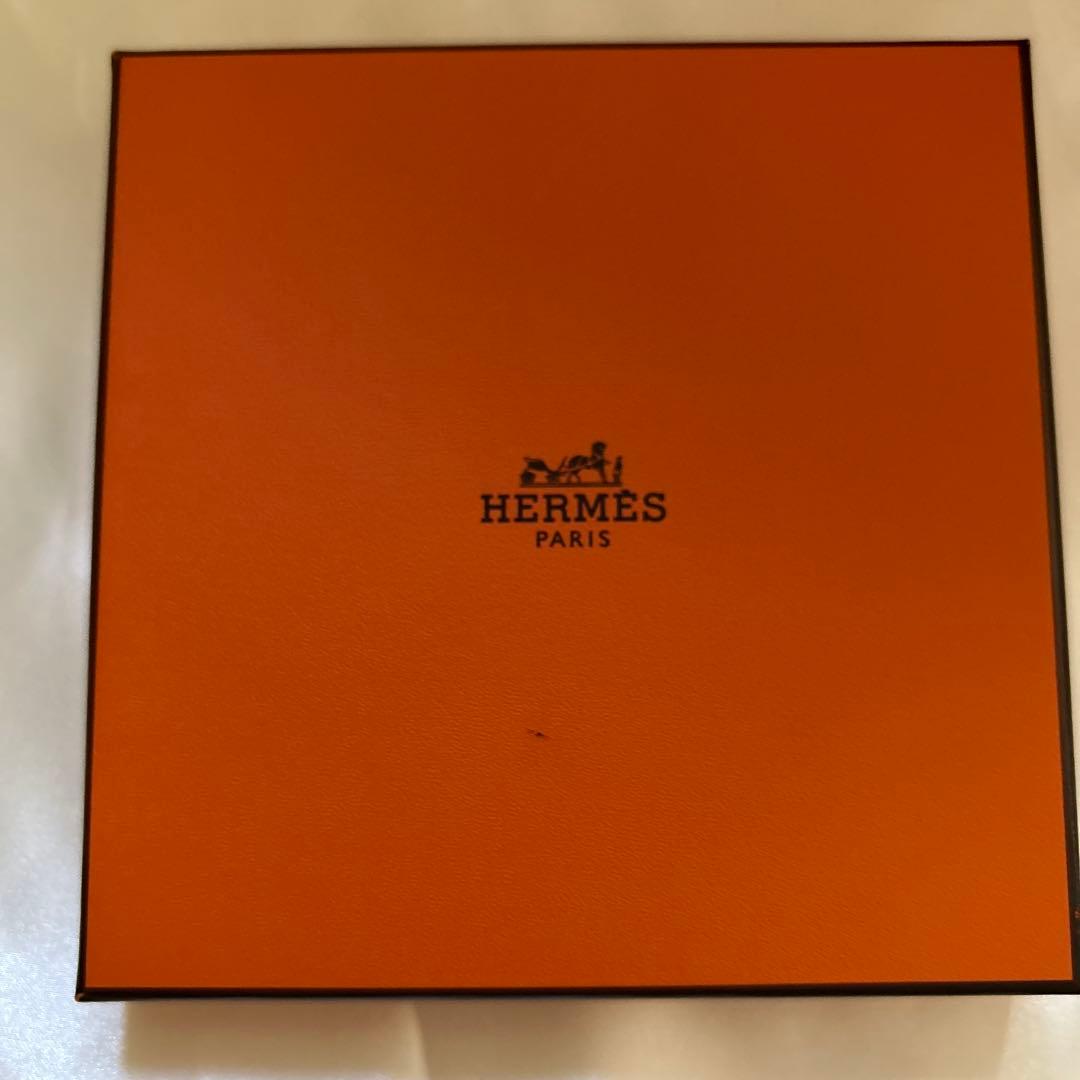 エルメス　HERMES ハンカチ　箱入り　紙袋付き