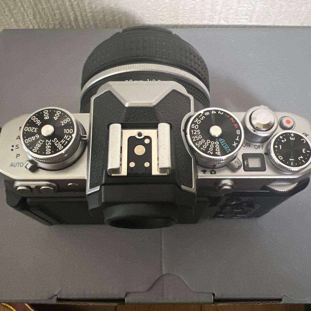 Nikon Z fc スペシャルエディション　ミラーレスカメラ 本体とレンズ付き