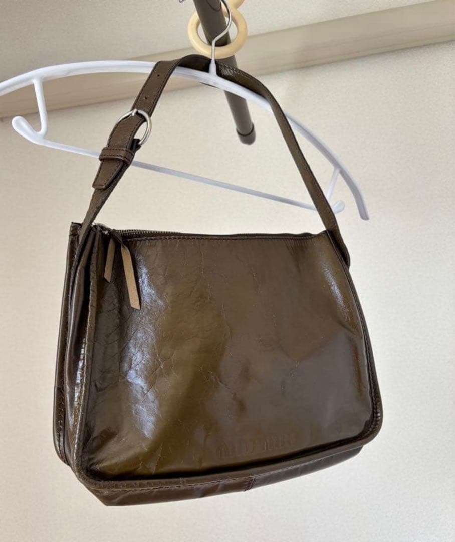 miu miuワンショルダーバッグ　カーキ