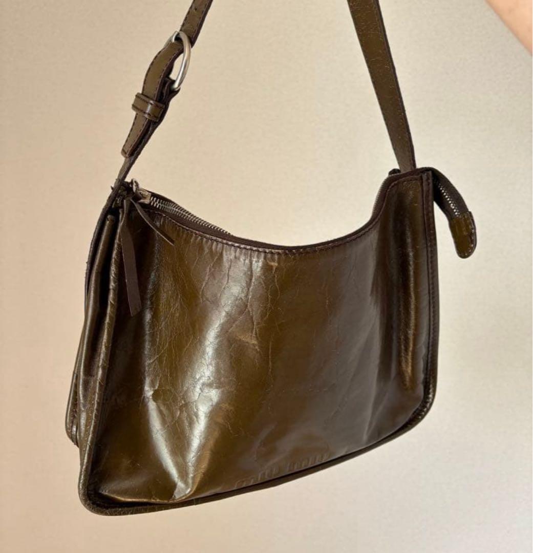 miu miuワンショルダーバッグ　カーキ