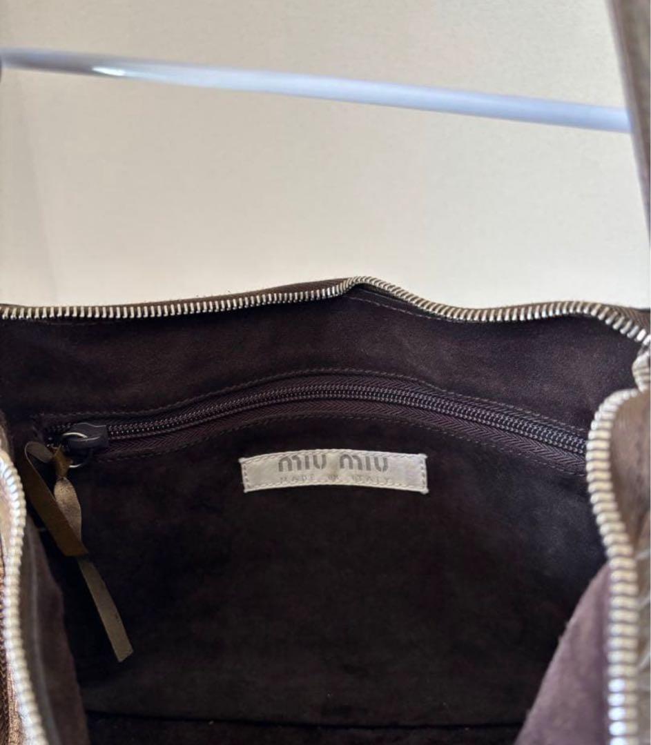 miu miuワンショルダーバッグ　カーキ