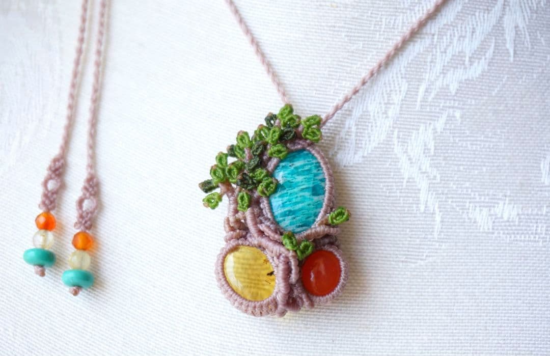 アマゾナイト　アンバー　カーネリアン　マクラメ　ネックレス