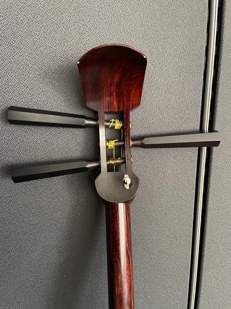 しんぞー三味線 紅木 1本溝 子持綾杉胴　東さわり　糸巻素六黒檀　付き