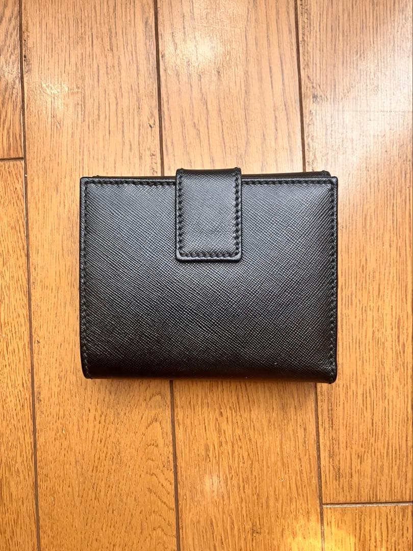 Yves Saint Laurent ブラックレザー二つ折り財布