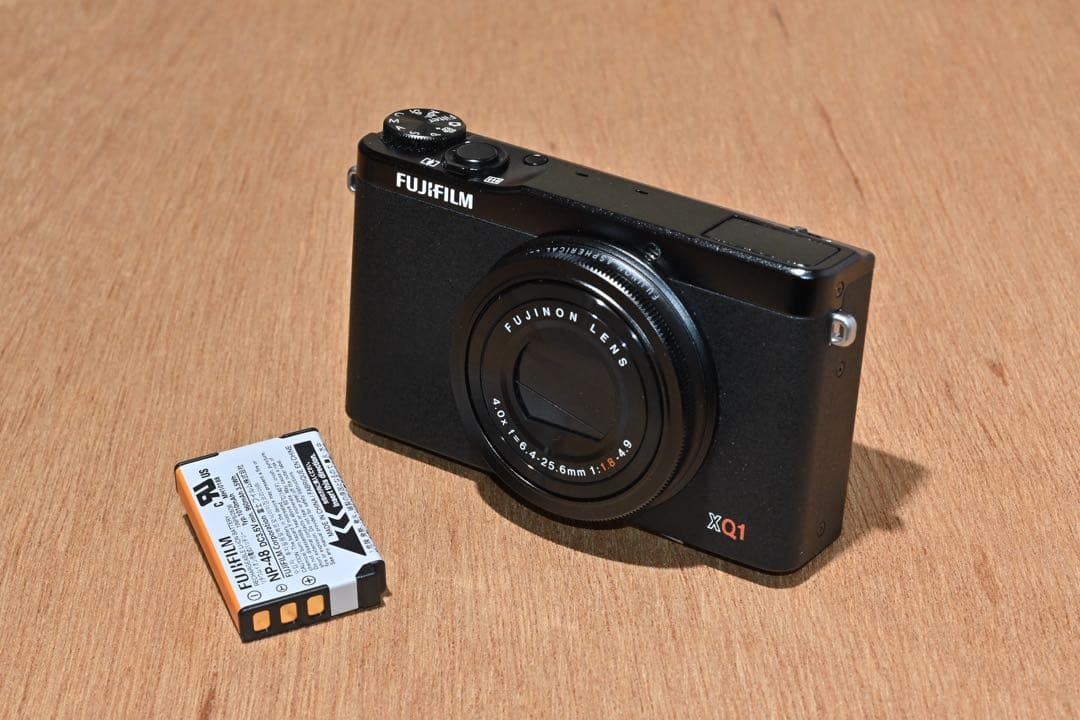 美品 FUJIFILM XQ1 コンパクトデジタルカメラ