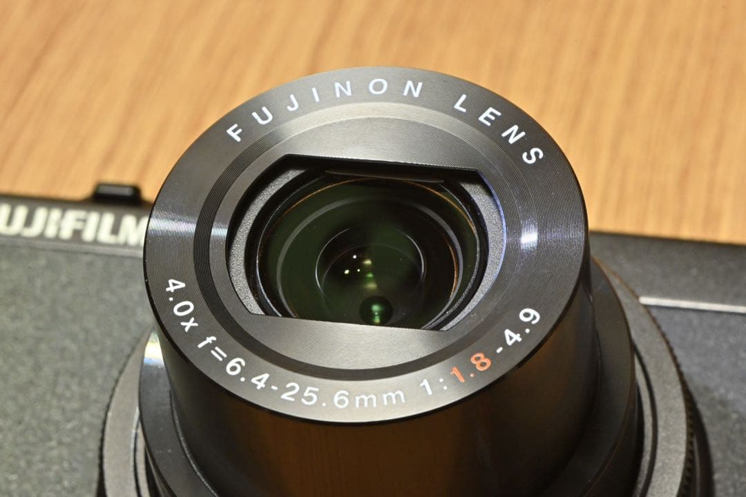 美品 FUJIFILM XQ1 コンパクトデジタルカメラ