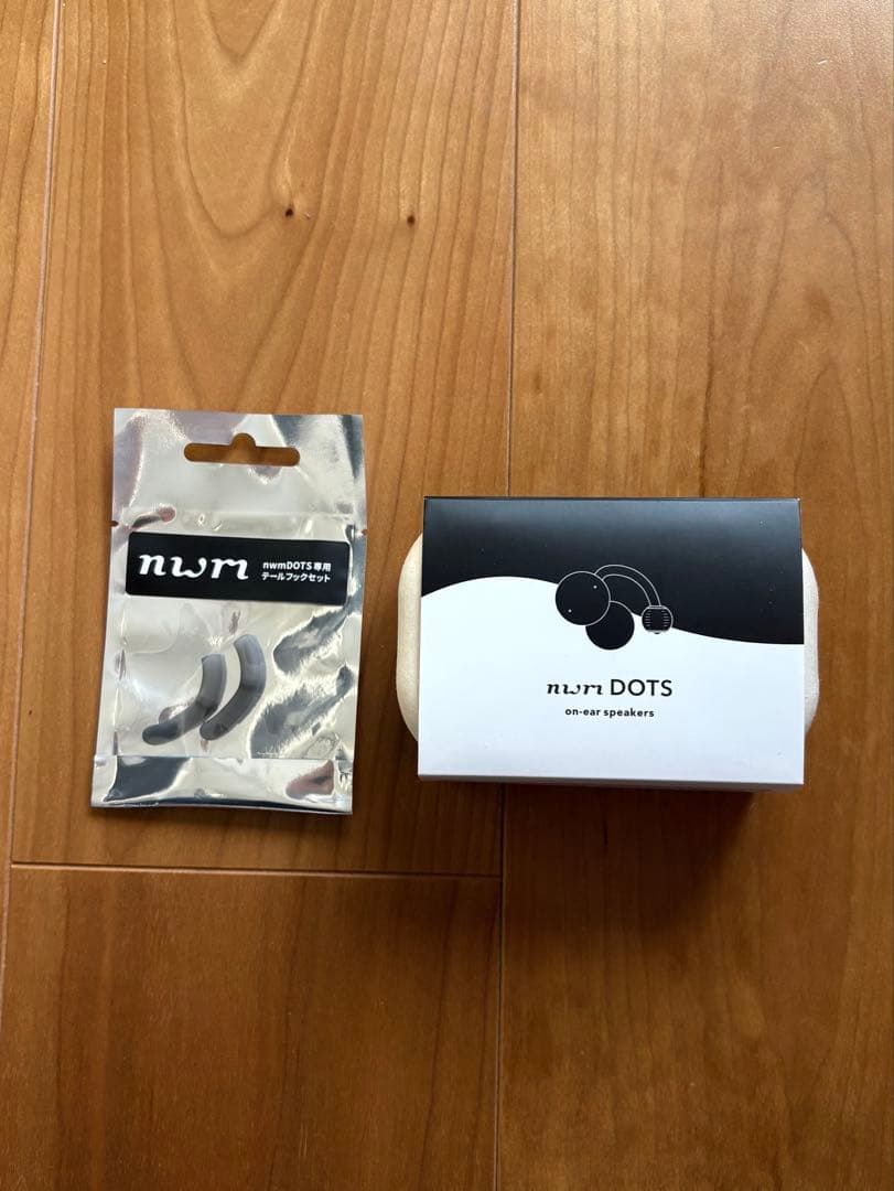 【新品・未開封】nwm DOTS ワイヤレスイヤホン 専用フック付属
