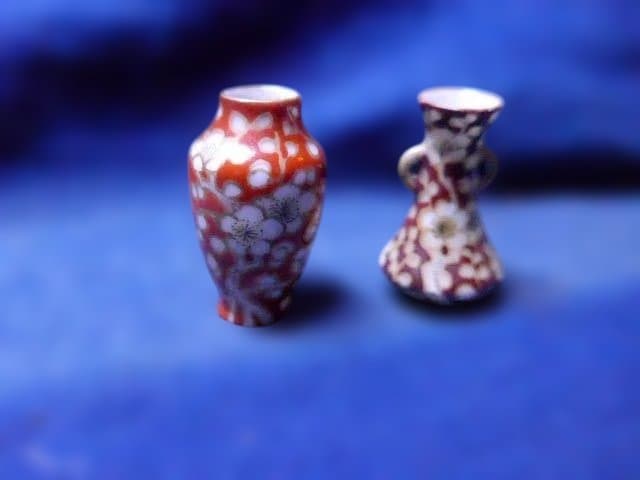 小型赤白模様花瓶