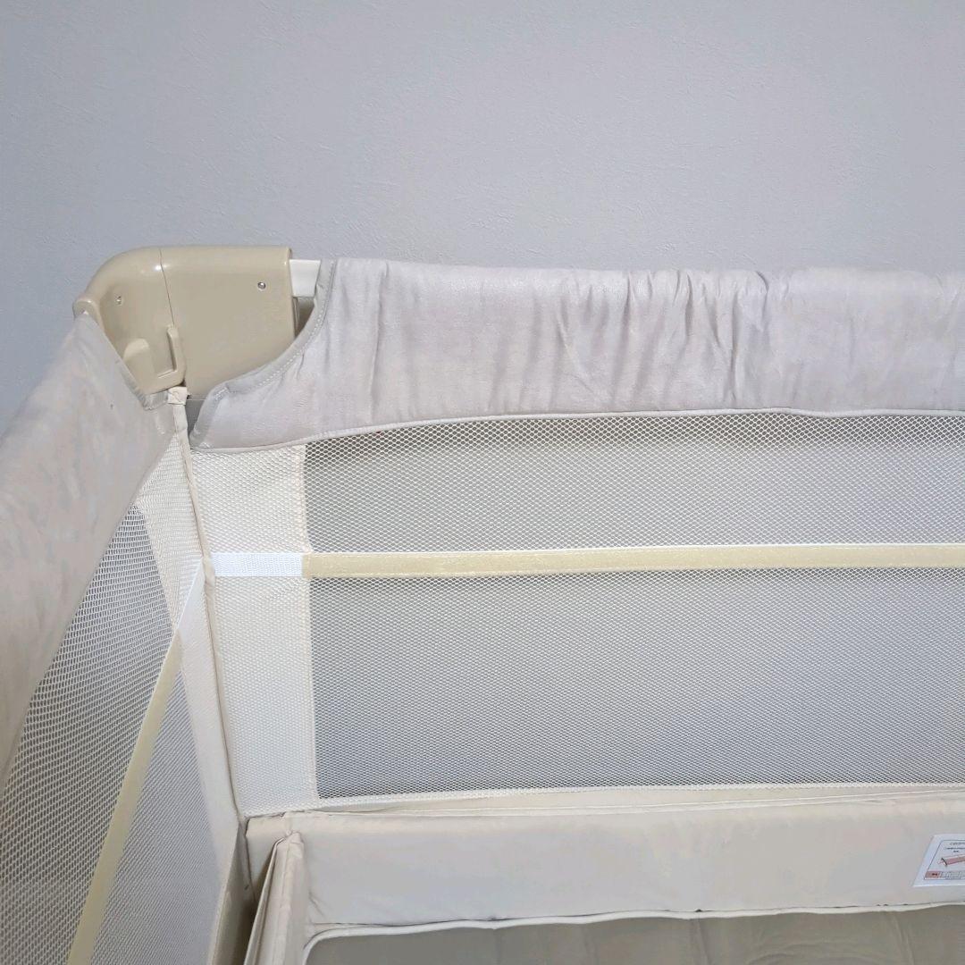 【美品】アップリカ ココネルエアープラスAB ベビーベッド　ホワイトベージュ