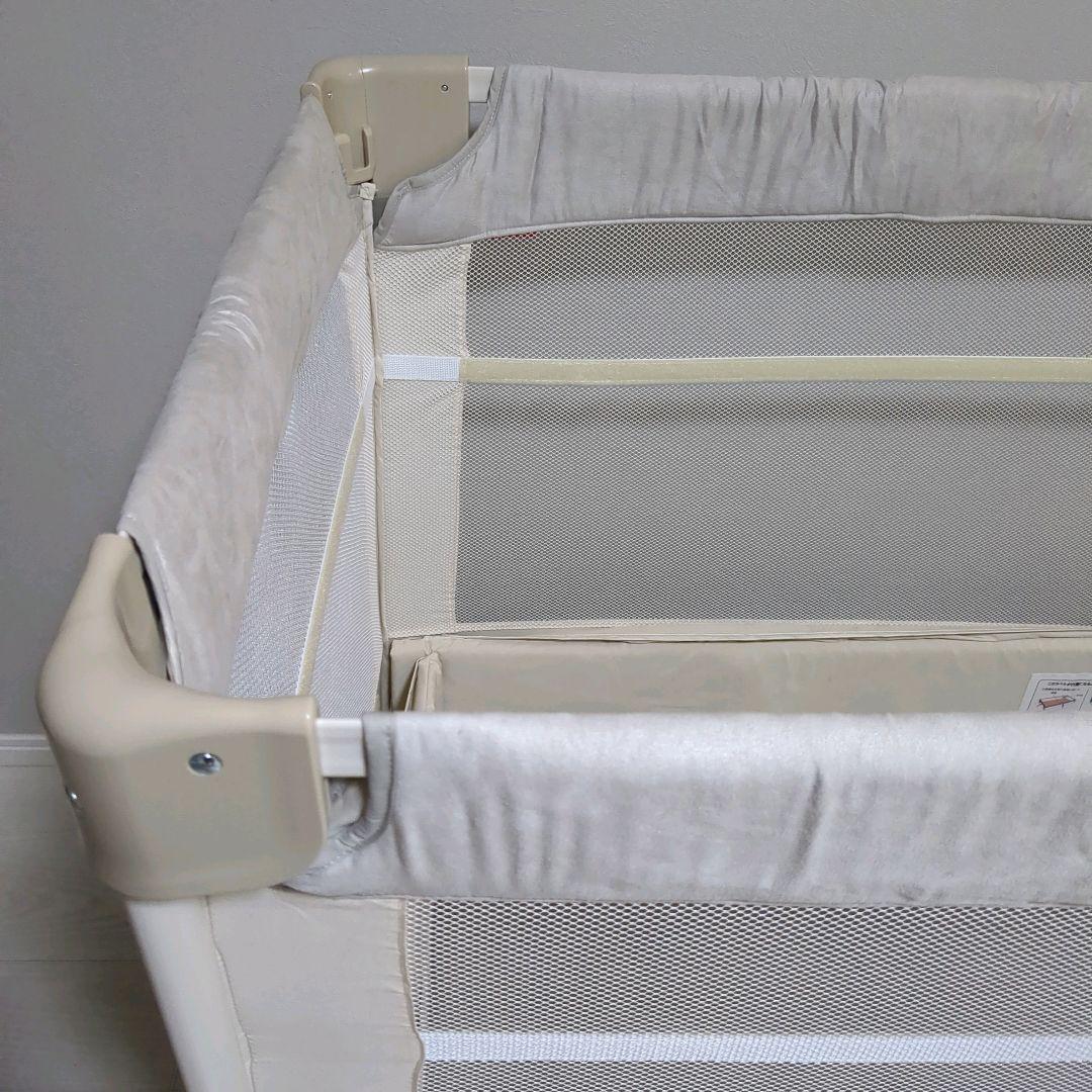 【美品】アップリカ ココネルエアープラスAB ベビーベッド　ホワイトベージュ