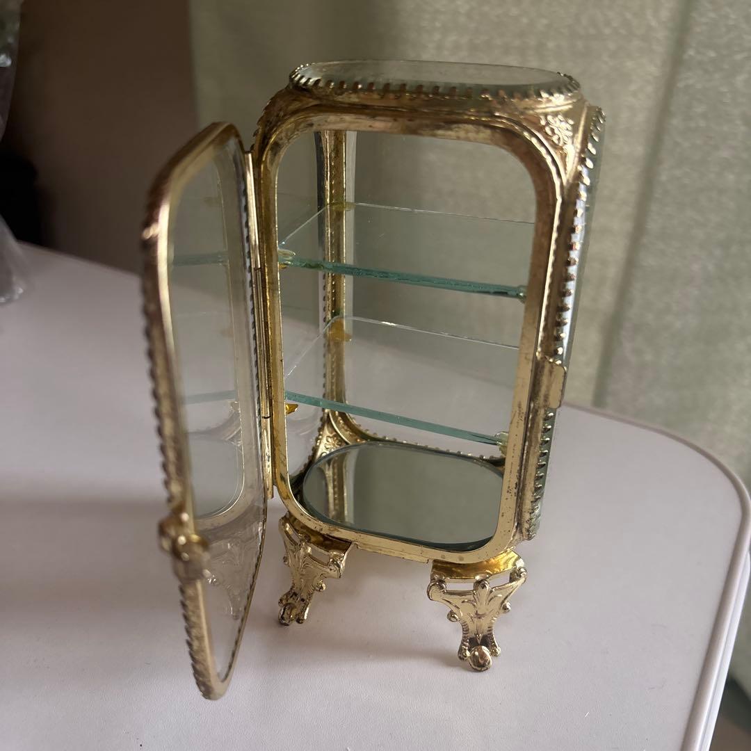 ガラスのミニショーケース ビロードの袋付き