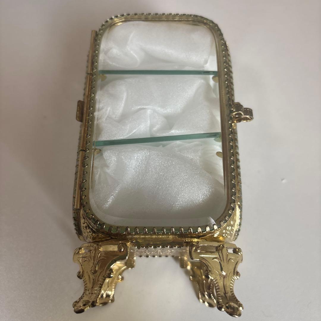 ガラスのミニショーケース ビロードの袋付き