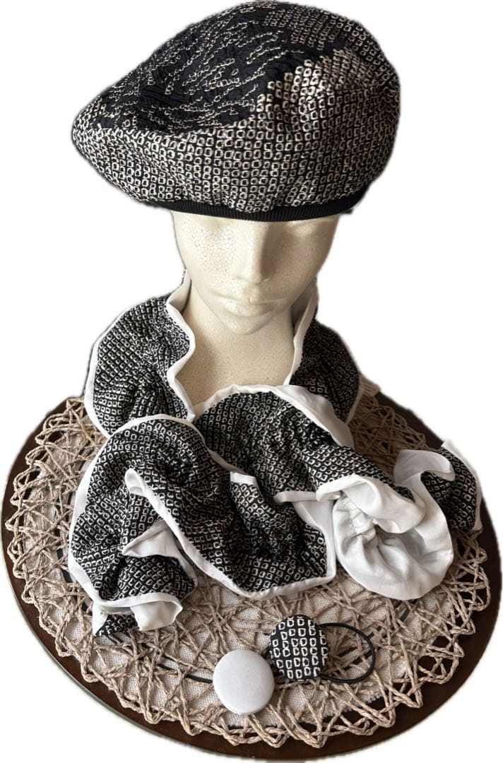 着物リメイク絞りのジレのセットアップ、ストール、ベレー帽可愛いジレです