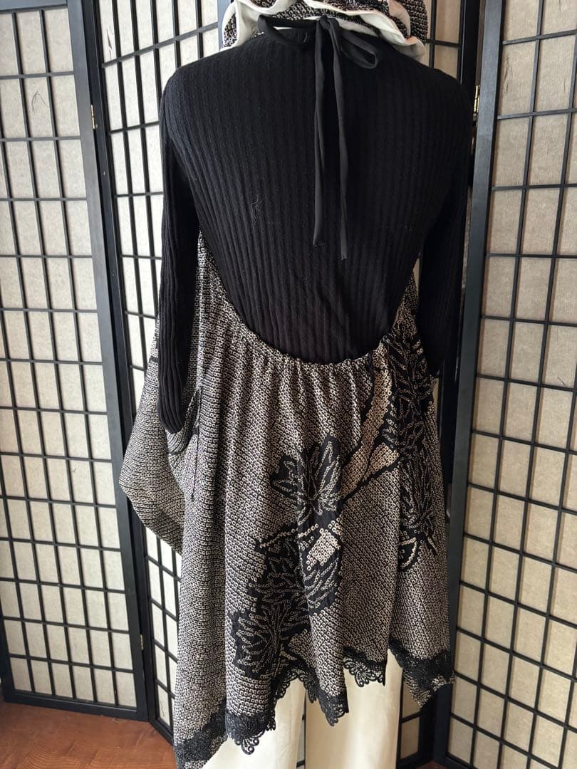 着物リメイク絞りのジレのセットアップ、ストール、ベレー帽可愛いジレです