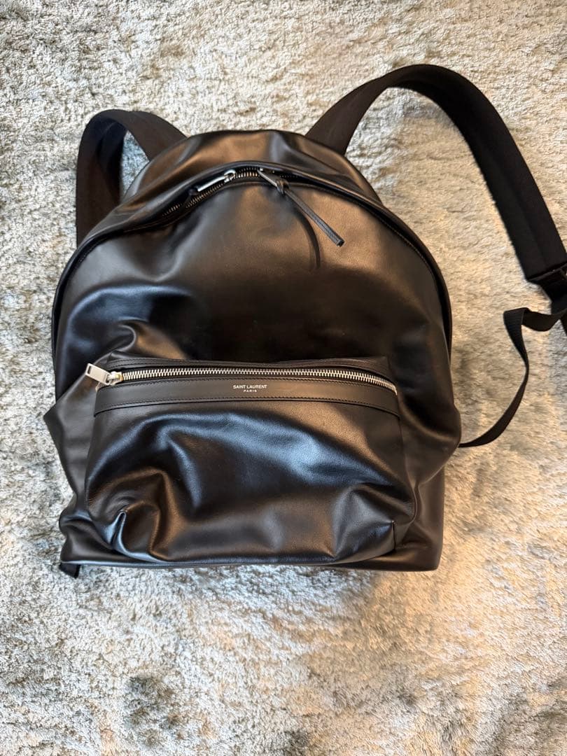 Saint Laurent 黒 レザーバックパック