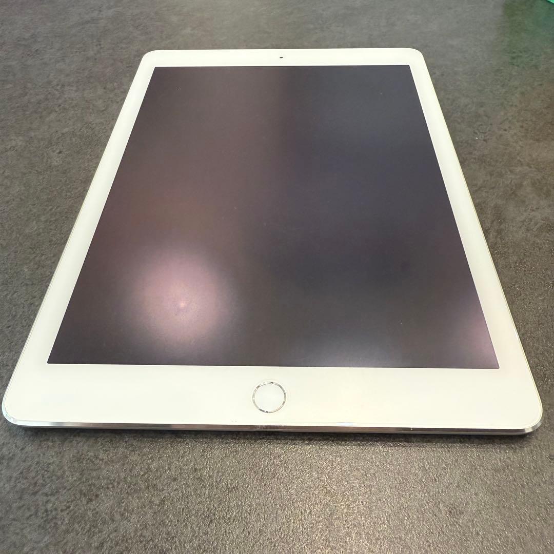 【人気】Apple iPad Air 2 64GB シルバー wi-fiモデル