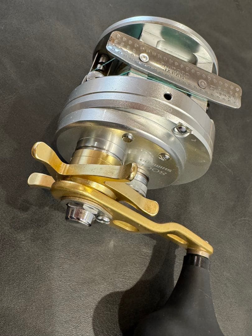 シマノ　カルカッタ800F CALCUTTA 右巻き　両軸リール　ベイト