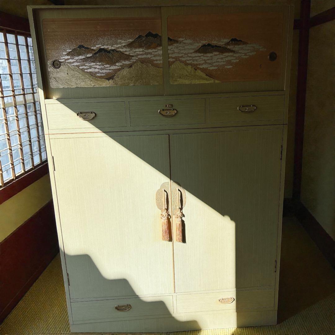 高級桐箪笥 観音開き 山水絵 伝統工芸品 桐ダンス　和ダンス 鍵付き 送料込み