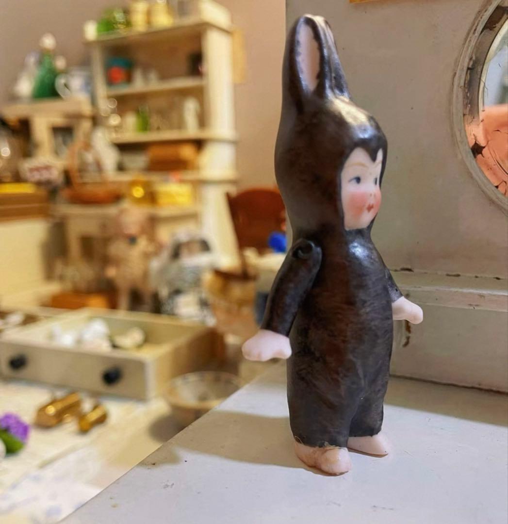 ドイツ　アンティーク　うさぎの着ぐるみ　ミニョネット　ビスクドール