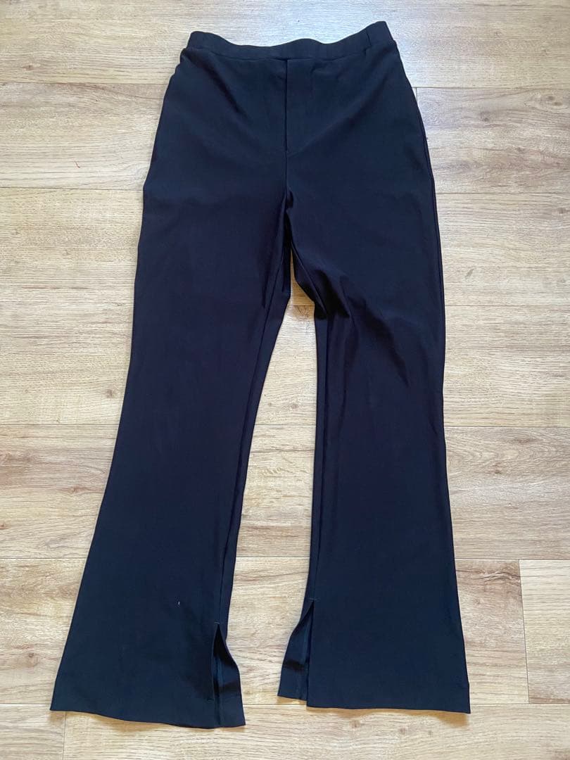 カレンソロジー　ハイテンションフレアパンツ